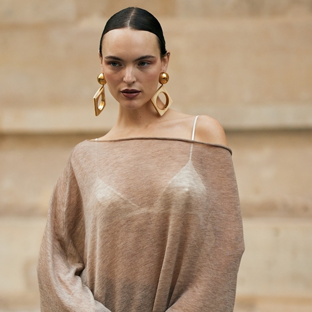 Το σικ color combo που επιλέγουν όλα τα stylish girls τώρα
