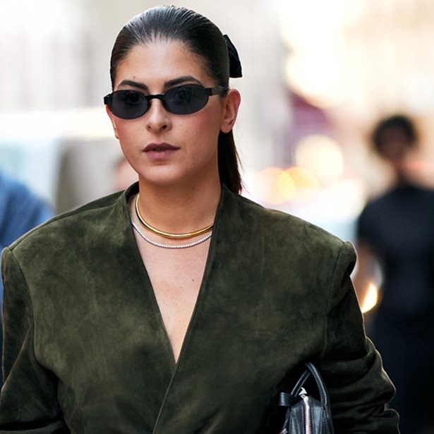 Βαρέθηκες να βλέπεις παντού καφέ; Αυτό το χρώμα θα ανανεώσει τα λουκ του χειμώνα