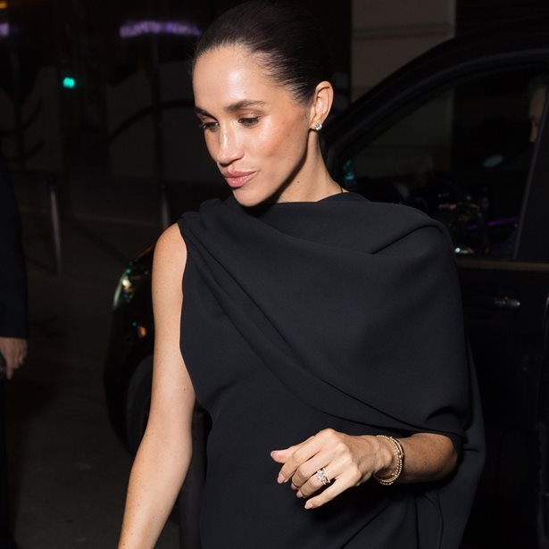 Royal Glow: Το μυστικό πίσω από τη λαμπερή επιδερμίδα της Meghan Markle στην PFW