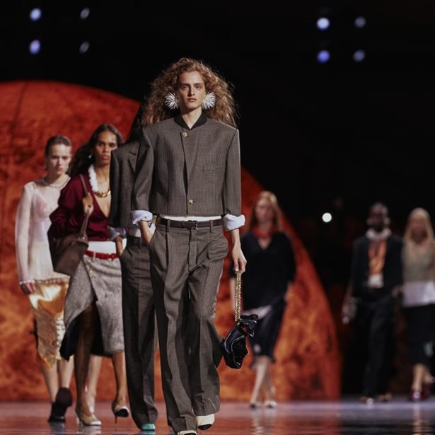 Chanel SS26: Στο σύμπαν του Matthieu Blazy δεν υπάρχει χοροχρόνος, μόνο αυθεντική αγάπη για τη μόδα