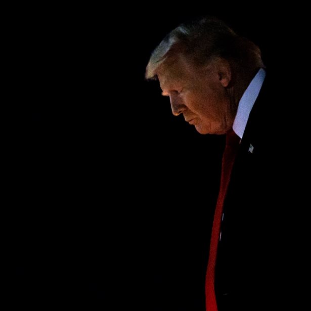 Η σύμβουλος έκδοσης του ELLE Φλώρα Τζημάκα γράφει για το τέλος του κόσμου όπως τον ξέραμε