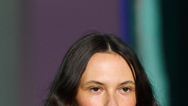 Δεν προλαβαίνεις να φτιάξεις τα μαλλιά σου το πρωί; Αυτό το hair trend έρχεται για να σε βγάλει από τη δύσκολη θέση