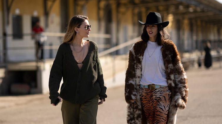 Βρήκαμε το cardigan που φοράνε όλα τα it-girls φέτος το φθινόπωρο