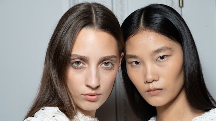 2 ψαγμένα beauty tools που θα ανανεώσουν εγγυημένα την επιδερμίδα σου