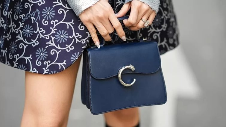 Midnight Jelly: Το απόλυτα chic μανικιούρ που θα αντικαταστήσει το μαύρο