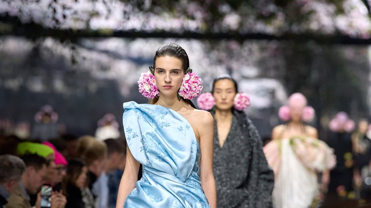 Dior Haute Couture SS26: Ένα μπουκέτο φρεσκάδας από τον Jonathan Anderson