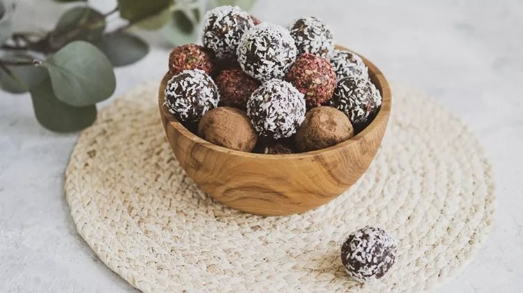 6 φθινοπωρινές συνταγές για energy balls - υγιεινά, λαχταριστά και γεμάτα ενέργεια