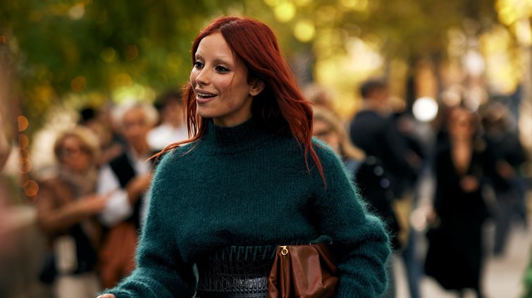 Αυτά τα 5 πουλόβερ ταιριάζουν με όλες τις φούστες του φθινοπώρου