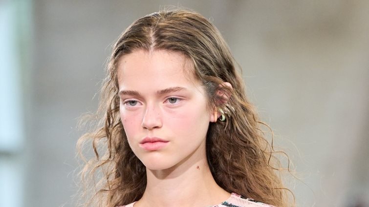 Αυτή η θεραπεία με εξωσώματα αναζωογονεί την επιδερμίδα όσο τίποτα