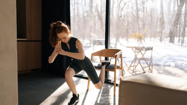 Aυτή η άσκηση με καρέκλα είναι ιδανική για την ενδυνάμωση των κοιλιακών