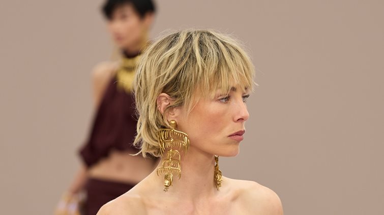 Clip-Ons & Cuffs: Τα πιο stylish σκουλαρίκια για όσες δεν έχουν τρύπες στα αυτιά