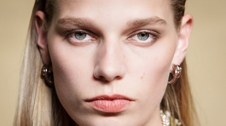 Αυτό το tip κάνει κάθε foundation να δείχνει απίστευτα φυσικό σε κάθε επιδερμίδα