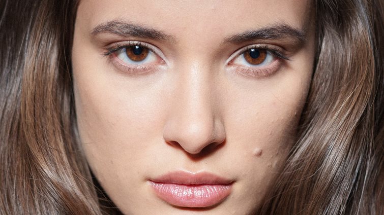 Αυτή είναι η πιο δημοφιλής mascara για όγκο στις βλεφαρίδες και κοστίζει ελάχιστα