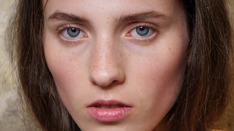 Αυτή η κρέμα ματιών με υαλουρονικό χαρίζει 180% ενυδάτωση σε 2 ώρες