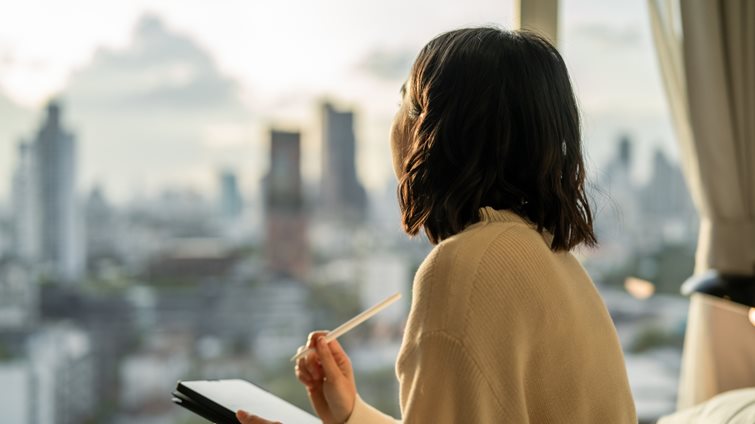 Η editor in chief του ELLE γράφει στο editorial Ιανουαρίου για το new year's ( re ) solution