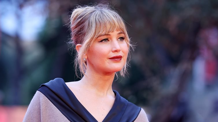 Jennifer Lawrence: Το ανατρεπτικό Dior look στο κόκκινο χαλί του Φεστιβάλ της Ρώμης