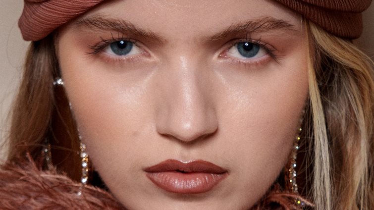 Pro Hack: Το μυστικό στο μακιγιάζ που κάνει το πρόσωπο να δείχνει πάντα φρέσκο