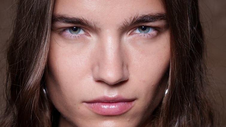 Αυτό το serum ρετινόλης κοστίζει λιγότερο από 7 ευρώ και επαναφέρει τη νεανική όψη στην επιδερμίδα