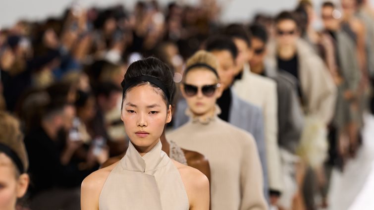 Max Mara: Μοντέρνο ροκοκό στη σκηνή του Μιλάνου