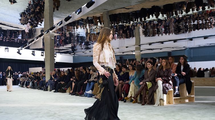 Trend alert: Σε αυτή τη συλλογή εντοπίσαμε τα κομμάτια που θα φοράμε όλο το φθινόπωρο