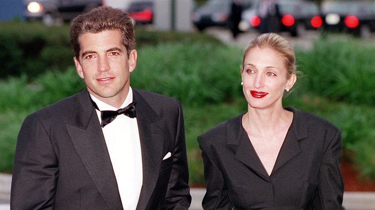 Carolyn Bessette-Kennedy: Οι διαχρονικές εμφανίσεις του style icon που μπορείς να αντιγράψεις