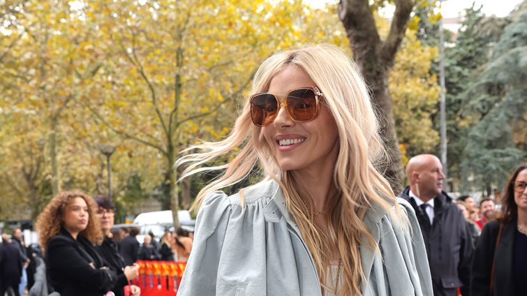 Το απόλυτο φθινοπωρινό look της Sienna Miller και πώς να το αντιγράψεις