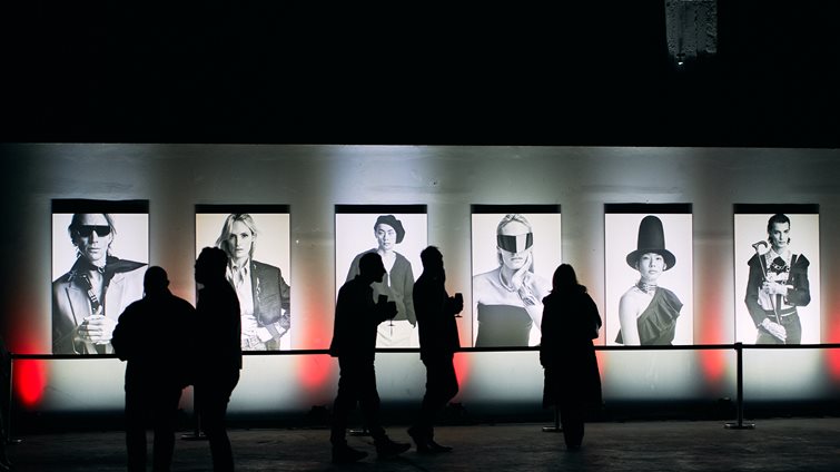 Minas: Ένα "We are humans after all" πάρτι στην καρδιά του χειμώνα