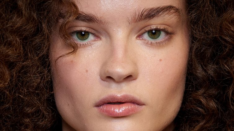 Σταγόνες Νεότητας: 3 πολλά υποσχόμενα προϊόντα για την πιο αποτελεσματική ρουτίνα αντιγήρανσης