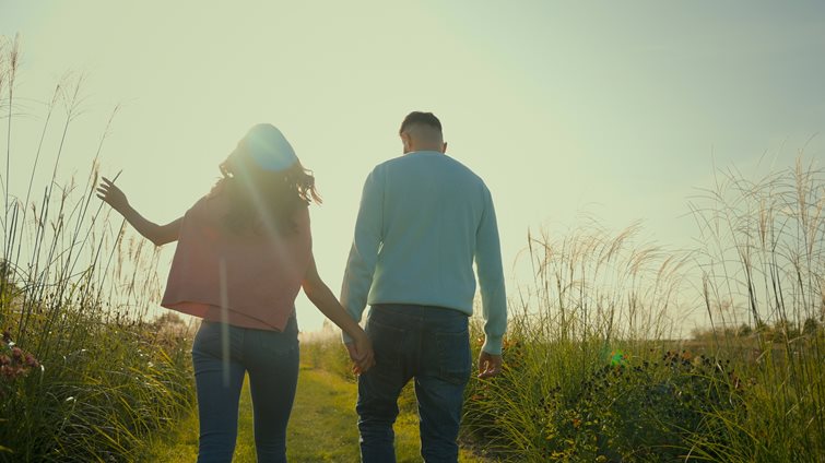 Η editor in chief του ELLE γράφει στο editorial Φεβρουαρίου για τη μεγάλη ύφεση των σχέσεων σήμερα