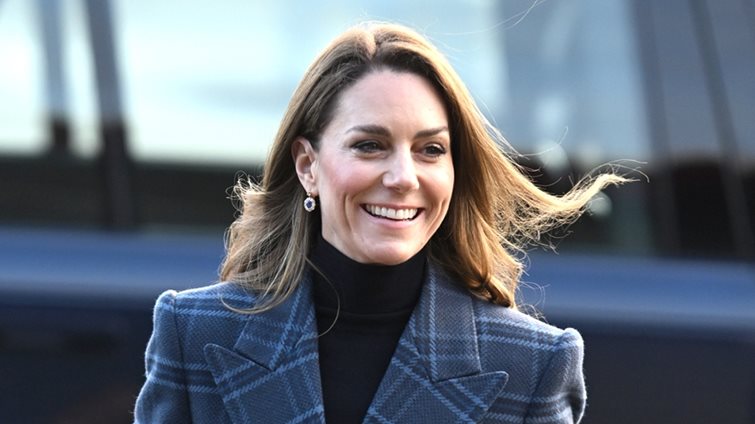 Kate Middleton: Ο κρυφός συμβολισμός πίσω από το μπλε παλτό που φόρεσε στη Σκωτία
