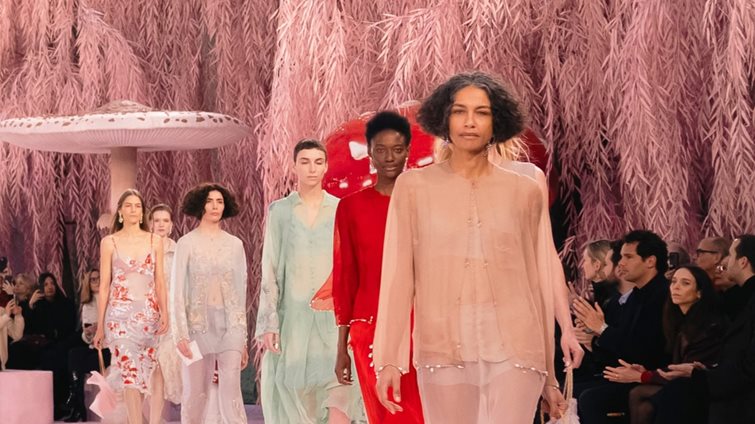 Chanel Haute Couture SS26: Το απελευθερωτικό πέταγμα του Matthieu Blazy στον οίκο Chanel