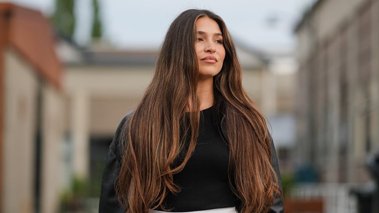 Αυτό το έλαιο σε μορφή spray μπορεί να ενυδατώσει τα μαλλιά σου χωρίς να τα βαρύνει