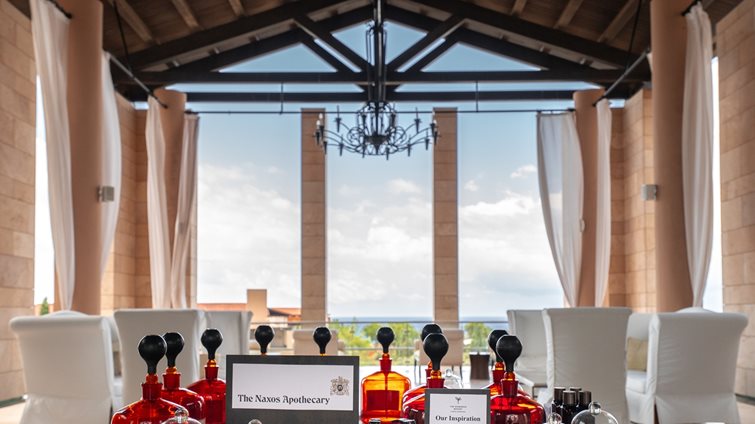 Romanos by the Naxos Apothecary: Ένα ταξίδι ευεξίας εμπνευσμένο από τη γη της Μεσσηνίας