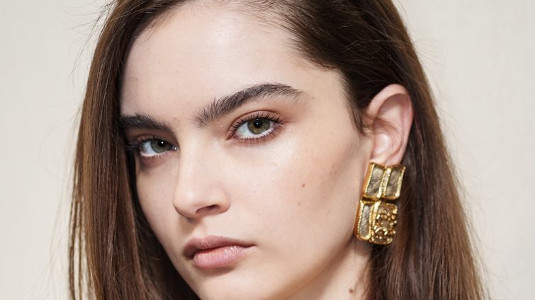 Toffee Makeup: Η τάση στο μακιγιάζ που θα βλέπουμε παντού τους επόμενους μήνες