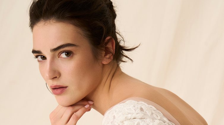 Blush Draping: Αυτή η viral τάση στο μακιγιάζ επιστρέφει από το παρελθόν