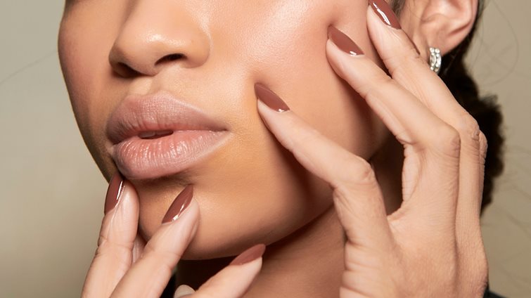 Bambi Nails: Το πιο ζεστό και ιδιαίτερο μανικιούρ της σεζόν