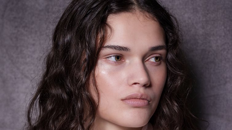 2 "must try" προϊόντα ομορφιάς που επαναφέρουν τη νεότητα της επιδερμίδας