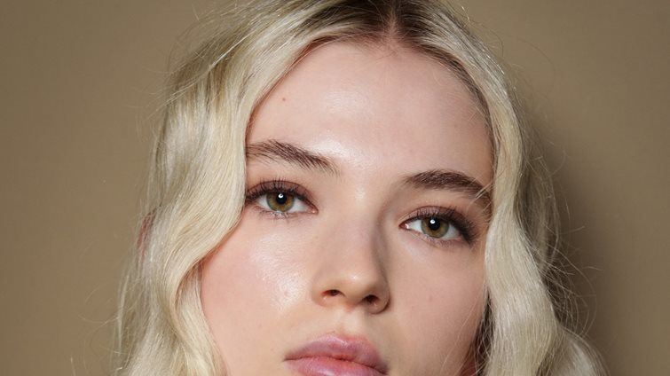 Boho Blonde: Το απόλυτο ξανθό χρώμα που δεν απαιτεί αρκετές επισκέψεις στο κομμωτήριο