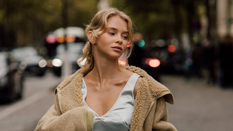 Τα χτενίσματα και το κούρεμα που χαρίζουν απίστευτα νεανική όψη