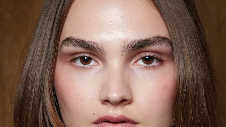 Η τεχνική στο contouring που μπορεί να σου χαρίσει γαλλική μύτη