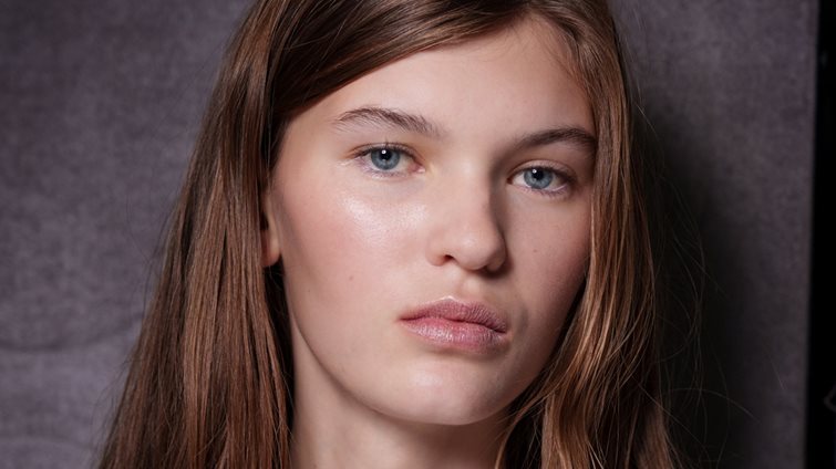 Like Fillers: 7 skincare προϊόντα που δρουν όπως τα ενέσιμα