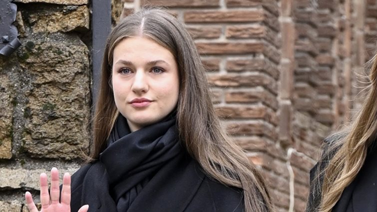 Το μαύρο παλτό της πριγκίπισσας Leonor θα γίνει το νέο σου go-to πανωφόρι για τον χειμώνα