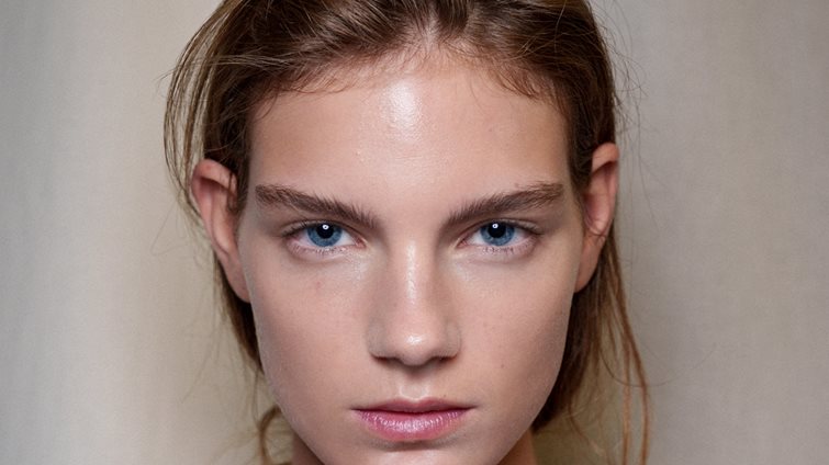 3 απίστευτα αποτελεσματικά skincare προϊόντα μέχρι 20 ευρώ που αξίζει να δοκιμάσεις