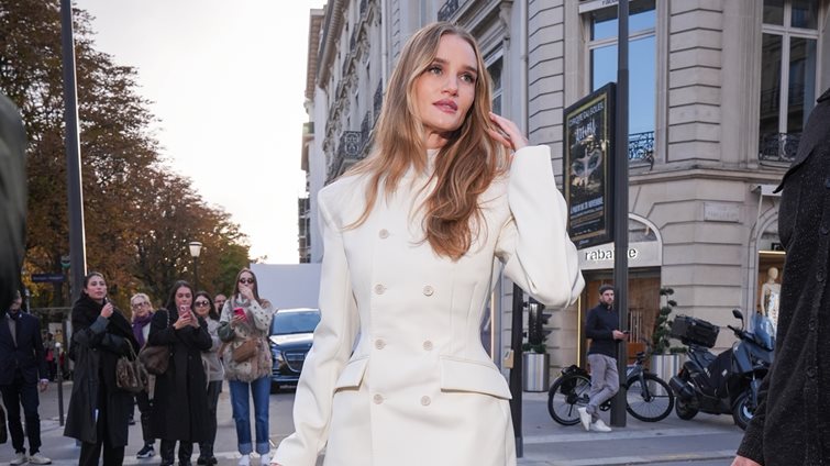 6 looks της Rosie Huntington Whiteley για να αναβαθμίσεις τις εμφανίσεις του φθινοπώρου