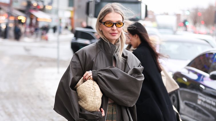 Το πιο stylish combo που φορούν τώρα τα it-girls βρίσκεται ήδη στην ντουλάπα σου