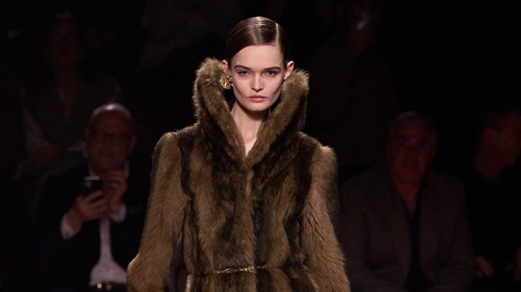 Dress to impress: 3+1 γούνες που θα φορεθούν αυτό τον χειμώνα