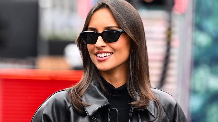 Alexandra Saint Mleux: Βρήκαμε τα stylish παπούτσια που επέλεξε να φορέσει στο Grand Prix της F1