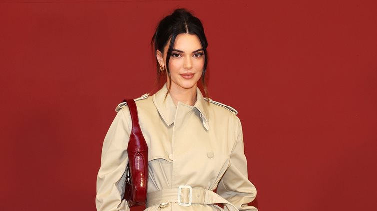 Get inspo: Αυτό είναι το must have πανωφόρι που δεν αποχωρίζονται οι celebrities