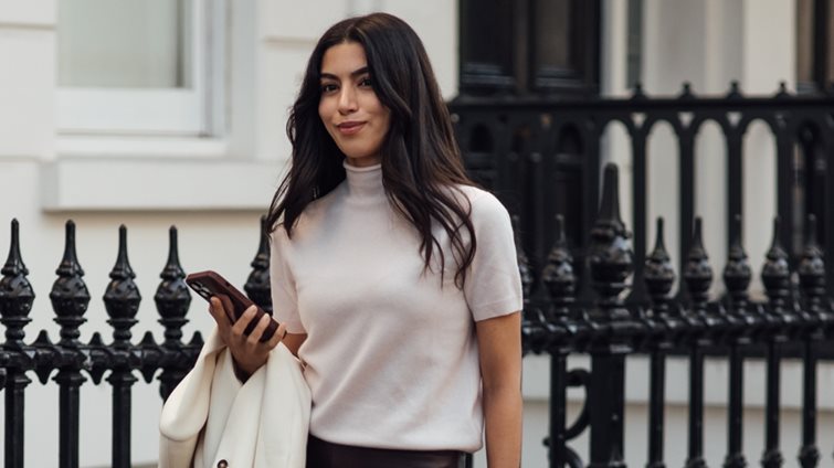 3 καφέ παντελόνια από Stradivarius που θα φοράς εναλλάξ στο γραφείο