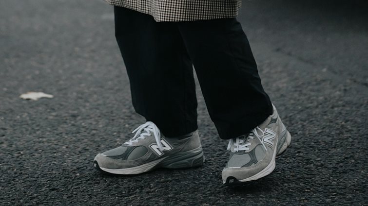 Αυτά τα 12 sneakers θα απογειώσουν όλα τα καθημερινά σου look